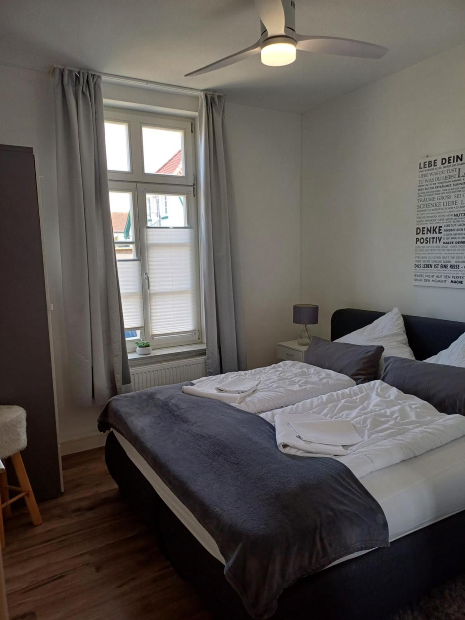 Apartmenthaus Alte Börse Carolinensiel Exterior foto